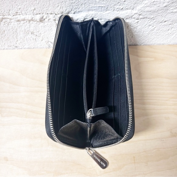 Michael Kors JET SET Zip Around Continental Black Wallet Pebbled Leather EUC - Picture 8 of 11